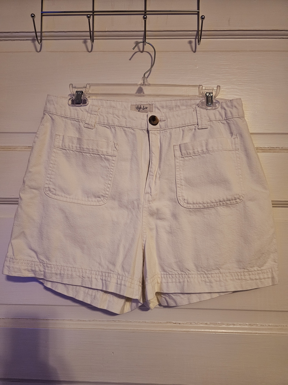 Style & Co. White Mid-Rise Utility Patch-Pocket Shorts - Size 12